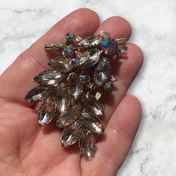 1950's Vintage Aurora Borealis Large Pink Hue Rhinestones Women's Brooch - Picture 2 of 5